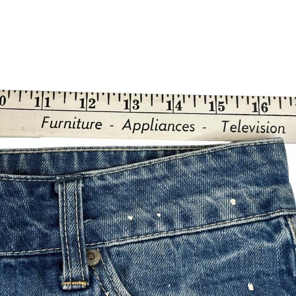 American Eagle Rolled Cuff Denim Cut Off Shorts Size 8 Tiny Paint Drops Raw Hem - Picture 6 of 9